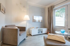 Fernseher, Stereoanlage