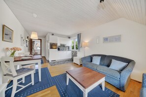 TV - Comfortable vacation apartment with sauna, garden and terrace in Tinnum on Sylt (Tinnum)