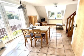 Dining - Light-flooded vacation apartment in a quiet location with sauna in Westerland (Westerland)