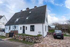 Exterior - Modern Strandrose vacation apartment with terrace & garden in Hörnum (Hörnum)