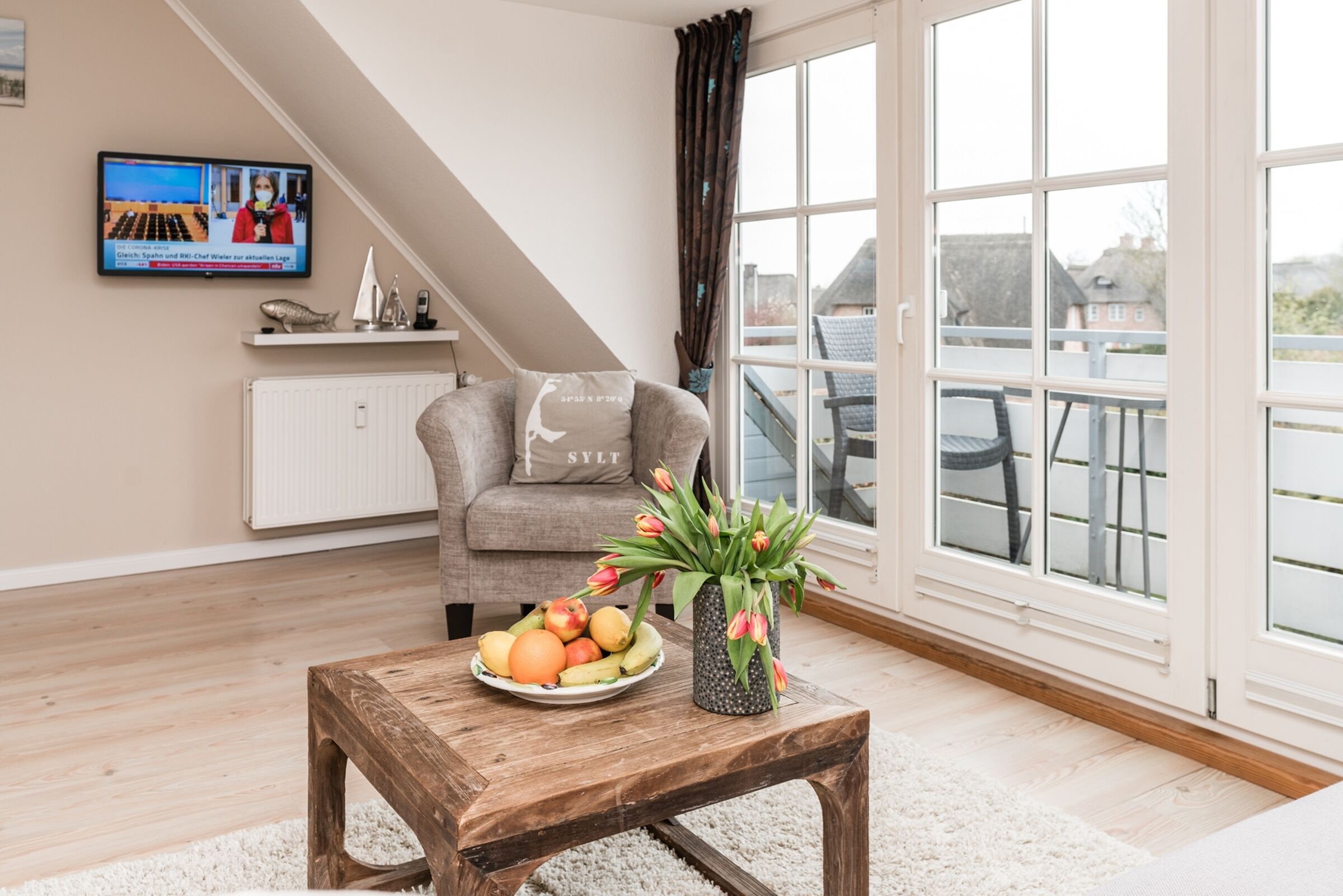 Télévision, baby-foot, chaîne hi-fi