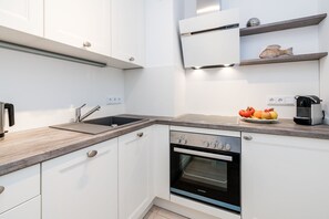 Fridge, oven, stovetop, dishwasher - Modern vacation apartment with sauna, solarium and heated indoor pool in Westerland (Westerland)