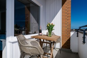 Outdoor dining - Modern vacation apartment with sauna, solarium and heated indoor pool in Westerland (Westerland)