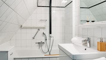 Shower, towels