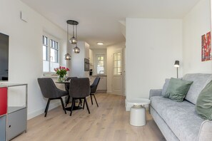 TV - This beautiful and new end terraced house is centrally located in Westerland (Westerland)