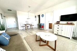 TV, stereo - Comfortable apartment with balcony, elevator and parking space in Westerland (Westerland)