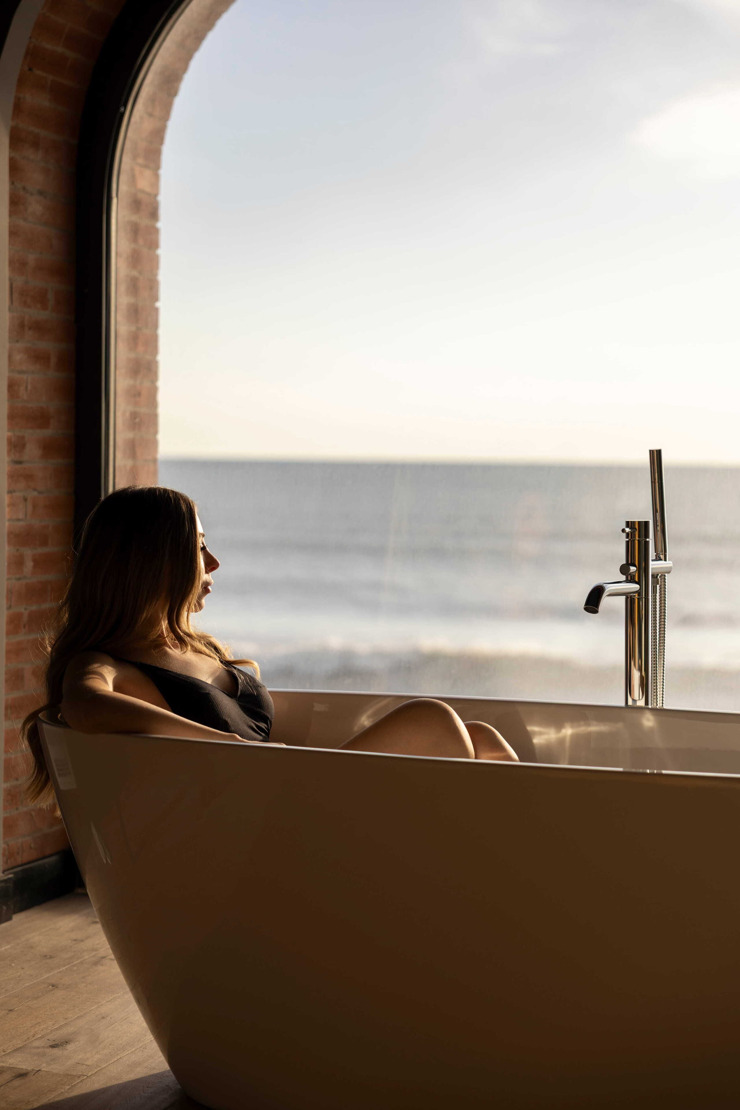 Suite Panorama, pemandangan laut | Kamar mandi | Pengering rambut, handuk, sabun, dan sampo