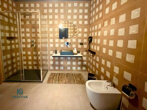 Panoramic Suite, Sea View | Bilik Mandi | Pengering rambut, tuala disediakan, sabun, syampu