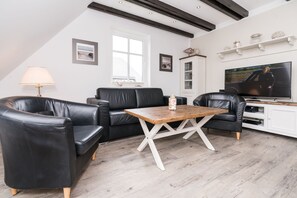 TV, stereo - 3-room apartment on the upper floor in a quiet location in Alt-Westerland (Westerland)