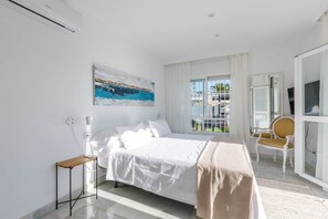 3 habitaciones, tabla de planchar con plancha, wifi y ropa de cama 