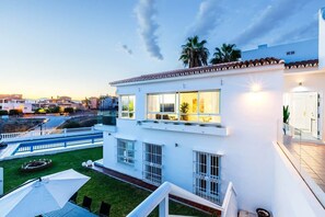 Property grounds - Villa Lucía with pool and sea view (Caleta de Vélez)