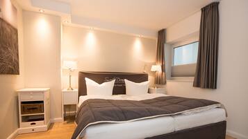 4 室のベッドルーム、WiFi (無料)、ベッドシーツ