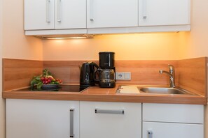 Kühlschrank, Herdplatte, Geschirrspüler