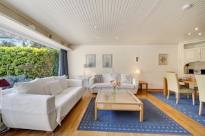 TV, fireplace - Vacation apartment Liiger Hörn 1 in Tinnum with sauna, garden and terrace (Tinnum)