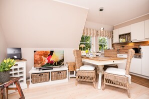 Dining - Beautiful vacation apartment with sauna, indoor pool and fitness room in Keitum (Keitum)