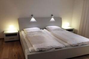3 bedrooms, free WiFi, bed sheets - Modern apartment with sauna, terrace and garden in Wenningstedt (Wenningstedt)