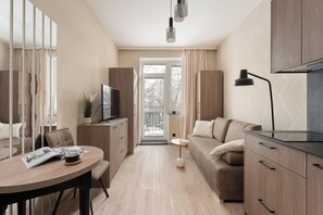 Deluxe Studio Suite, Balcony | Living area | Flat-screen TV - Pułaskiego Boutique by Downtown Apartments (Kraków)