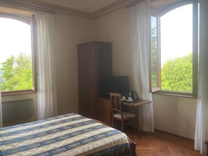 Deluxe Double Room, Garden View - hotel Villa Conte Riccardi (Rocca D'Arazzo)