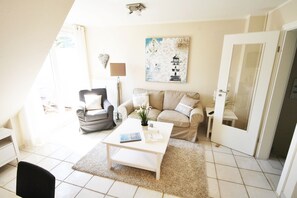 TV, stereo - Cozy vacation apartment on the 1st floor in a quiet location in Wenningstedt (Wenningstedt)
