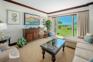Living area - Waipouli Beach Resort G101 Oceanfront 2 BD 3 BA (Kapaa)