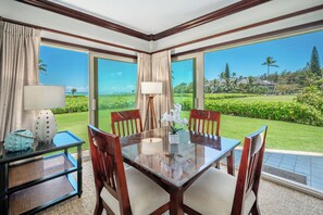 Dining - Waipouli Beach Resort G101 Oceanfront 2 BD 3 BA (Kapaa)