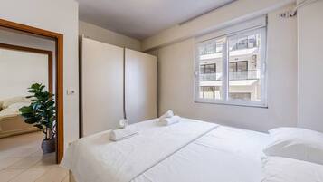 2 bedrooms, iron/ironing board, WiFi, bed sheets