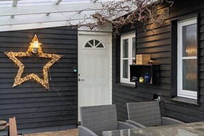 Terrace/patio - Cozy holiday home close to beach and peace (Roslev)