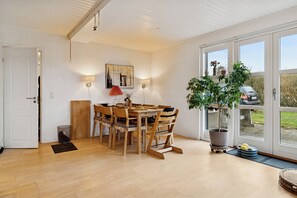 Dining - Cozy holiday home close to beach and peace (Roslev)