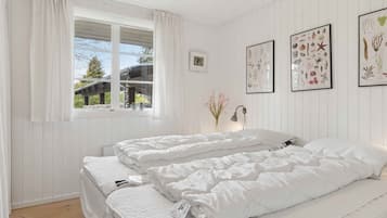 3 bedrooms, iron/ironing board, free WiFi