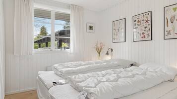 3 bedrooms, iron/ironing board, free WiFi