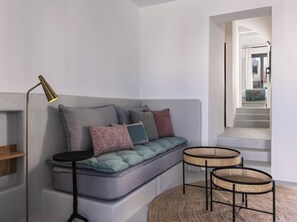 Interior - Notia Suite, Jacuzzi, Imerovigli (Santorini)