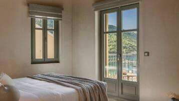 1 bedroom, in-room safe, iron/ironing board, free WiFi