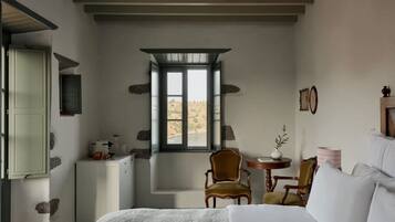 1 bedroom, in-room safe, iron/ironing board, free WiFi