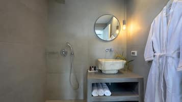 Douche, savon, shampoing, papier toilette