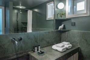 Shower, towels, soap, shampoo - Alluring Ano Koufonisi Villa | Villa Elysium | 6 Bedrooms | Infinity Pool with. (Naxos)