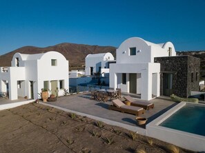 Outdoor dining - Exquisite Santorini Villa | Villa Metis | 2 Bedrooms | Private Pool | Beautiful. (Oia)