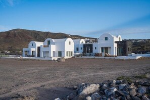 Exterior - Exquisite Santorini Villa | Villa Metis | 2 Bedrooms | Private Pool | Beautiful. (Oia)