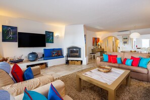 Living area - Excuisite Quarteira Villa | 3 Bedrooms | Villa da Alegria de Viver | Private. (Almancil)