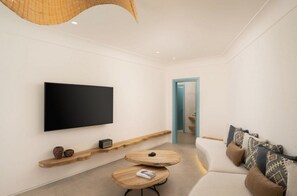Music library - Lavish Santorini Suite | Sunset Embrace Suite | Executive Two Bedroom Suite. (Santorini)