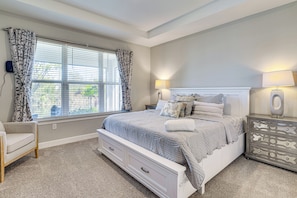 Interior - 1 Mi to Boat Launch: Canal-view Cape Coral Gem (Cape Coral)