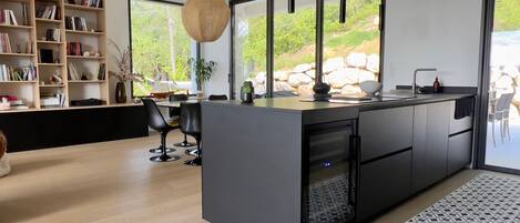 Horno, placa de cocina, lavavajillas, cafetera/tetera