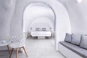 2 bedrooms, in-room safe, iron/ironing board, free WiFi - Lavish Santorini Suite | Eruption Escape Cave Suite | 2 Bedrooms | Breathtaking. (Oia)