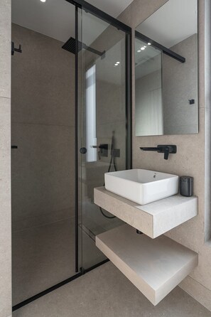 Shower, towels, soap, shampoo - Lavish Zakynthos Villa | Villa Pelagos Serenity | 5 Bedrooms | Panoramic Sea. (Zakynthos)