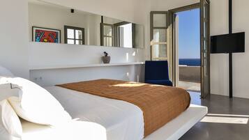 1 bedroom, in-room safe, iron/ironing board, free WiFi