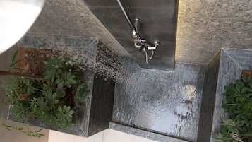 Dusche, Handtücher, Seife, Shampoo