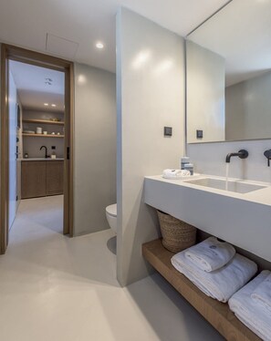 Shower, towels, soap, shampoo