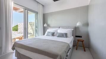 1 slaapkamer, een kluis op de kamer, een strijkplank/strijkijzer