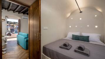 1 bedroom, in-room safe, iron/ironing board, free WiFi