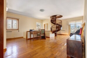 TV - Holiday Home 'Dunas Das Marinhas' with Sea View, Private Terrace and Wi-Fi (Marinhas)