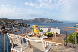 Outdoor dining - Alluring Symi Villa | Casa Aegean Breeze | 2 Bedrooms | Breathtaking Sea Views. (Symi)